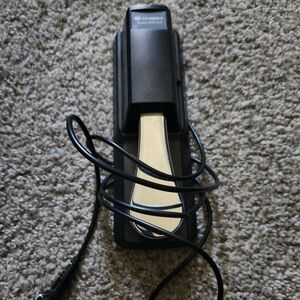 Yamaha Keyboard Sustain Pedal - Black and Silver